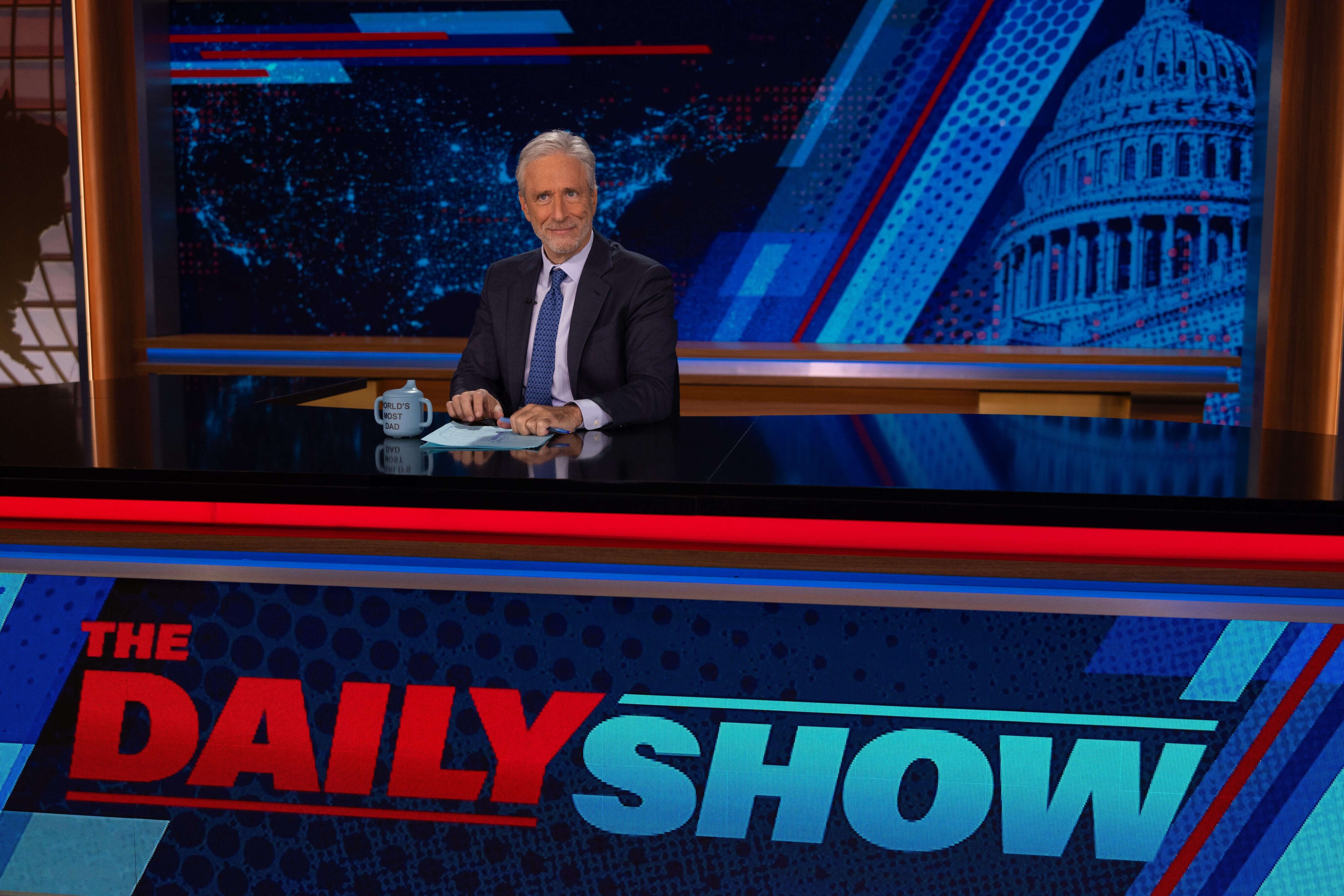 Jon Stewart says he's game to have Elon Musk on 'The Daily Show' — fully unedited, for as long as Musk wants to go