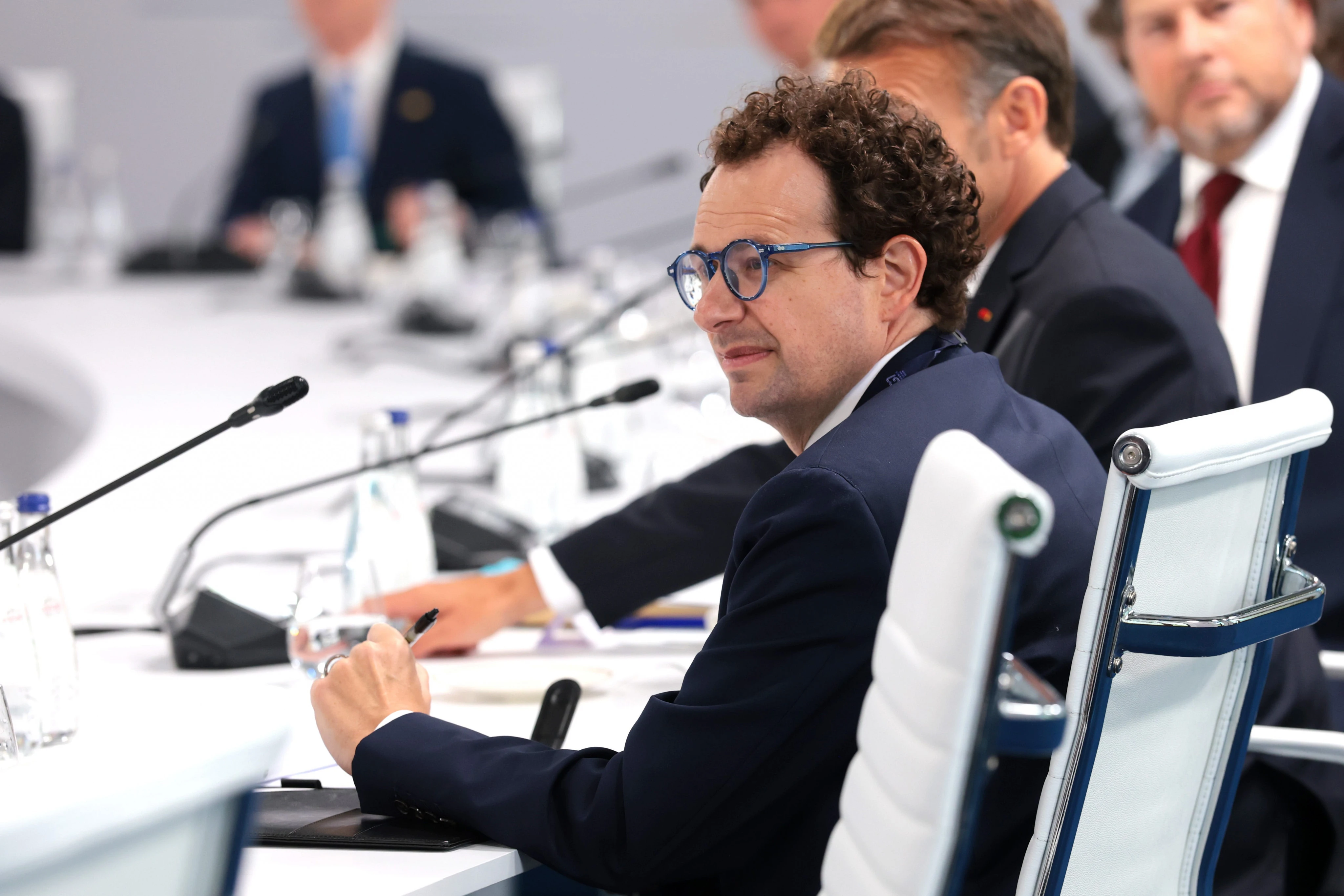 White House talks with Anthropic shift to setting AI security rules