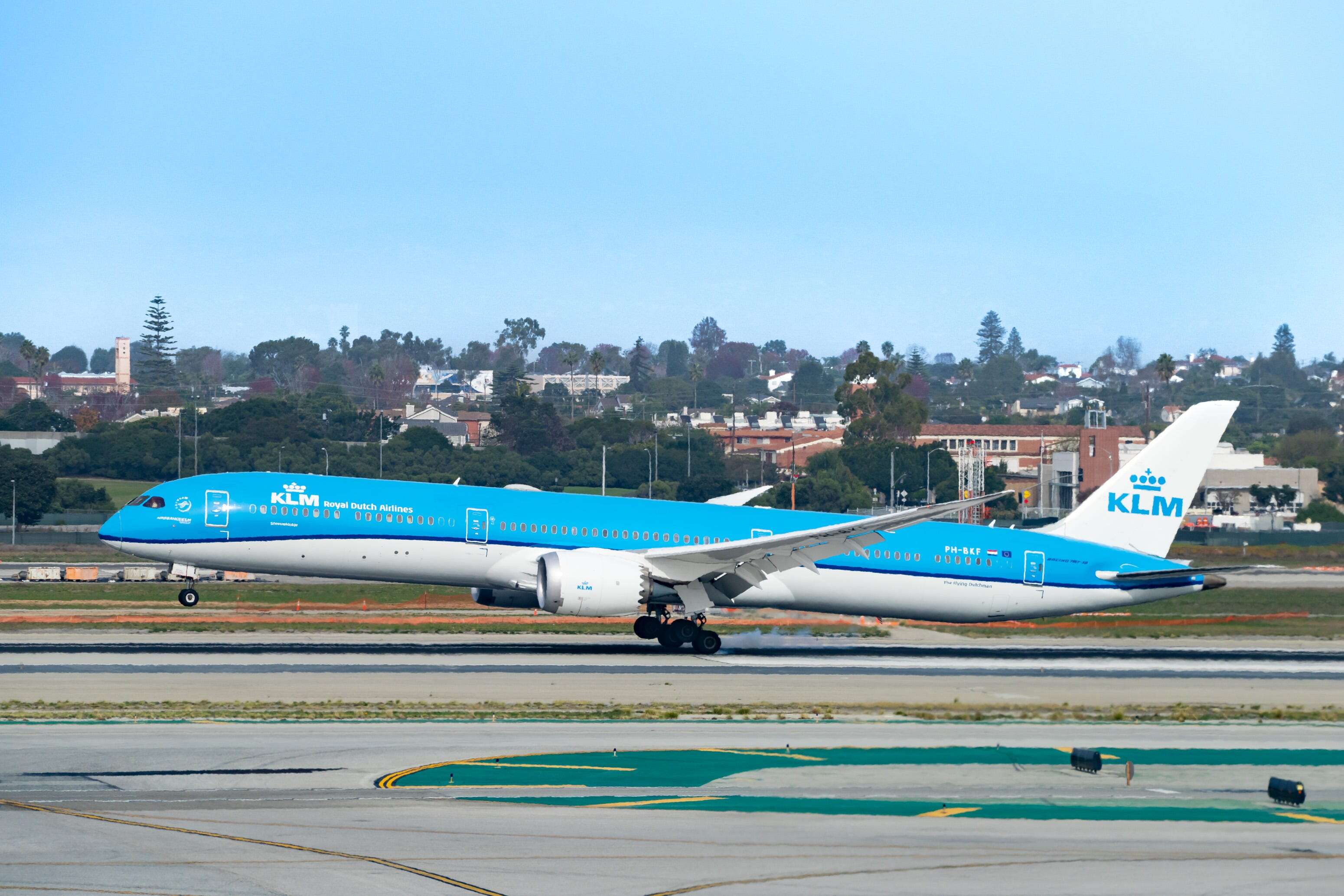 The smell of 100 pigs in the hold pushed a Boeing 787 into an unexpected diversion during a Transatlantic crossing