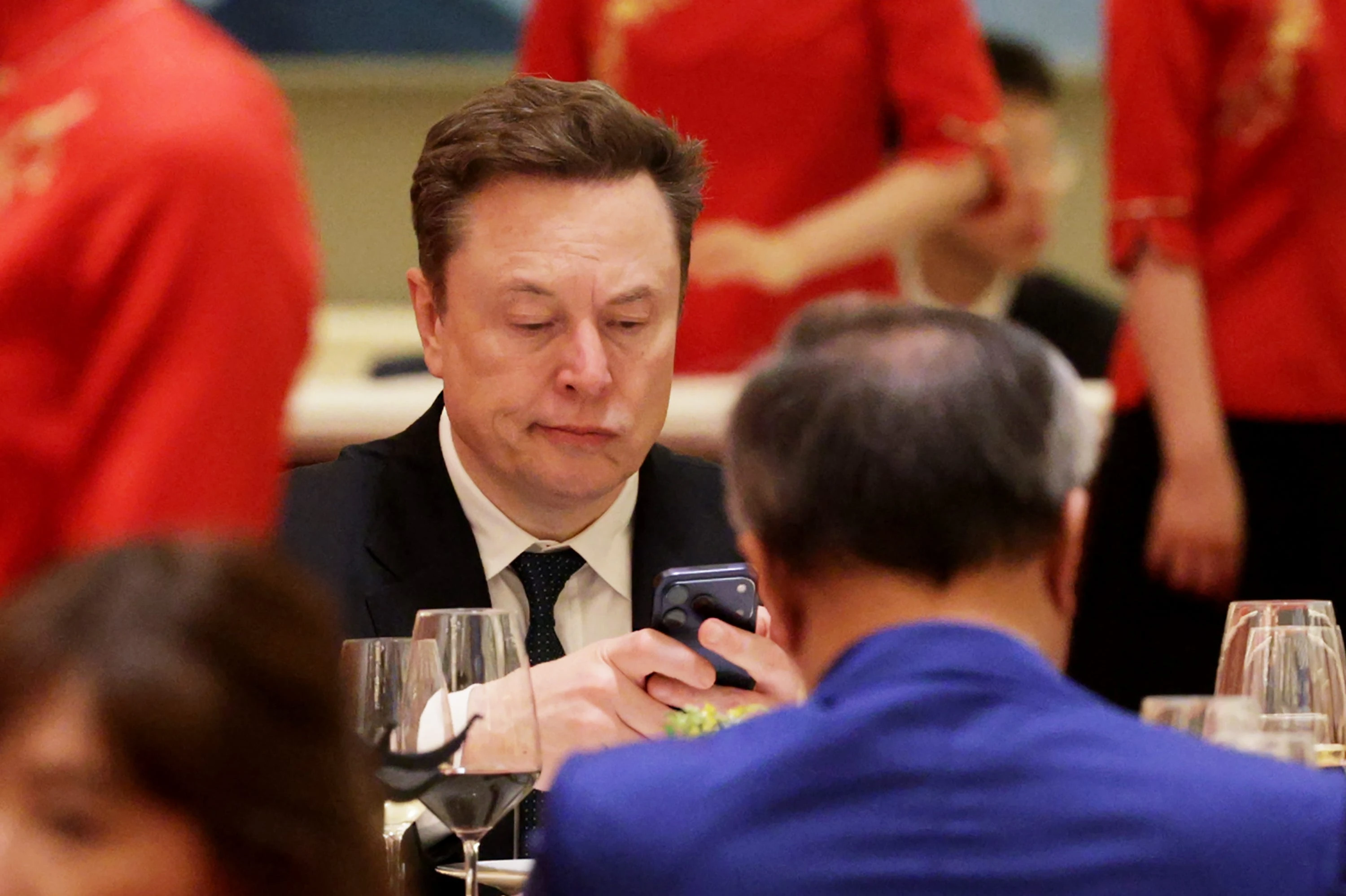 Elon Musk says he's personally reviewing job applications as SpaceX ramps up hiring