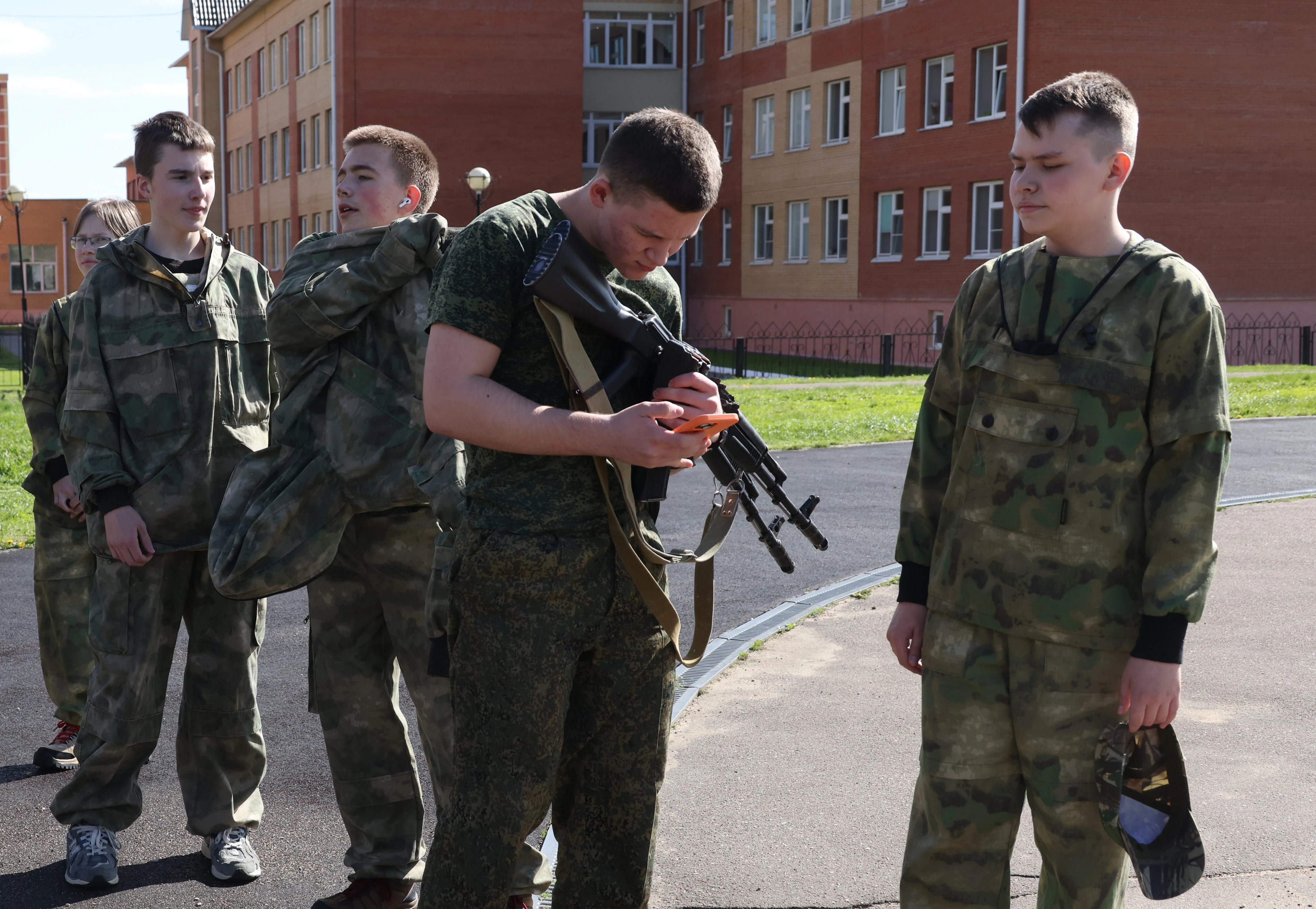 Russian high schools now require 17 hours of basic military training classes for 6th to 11th grade