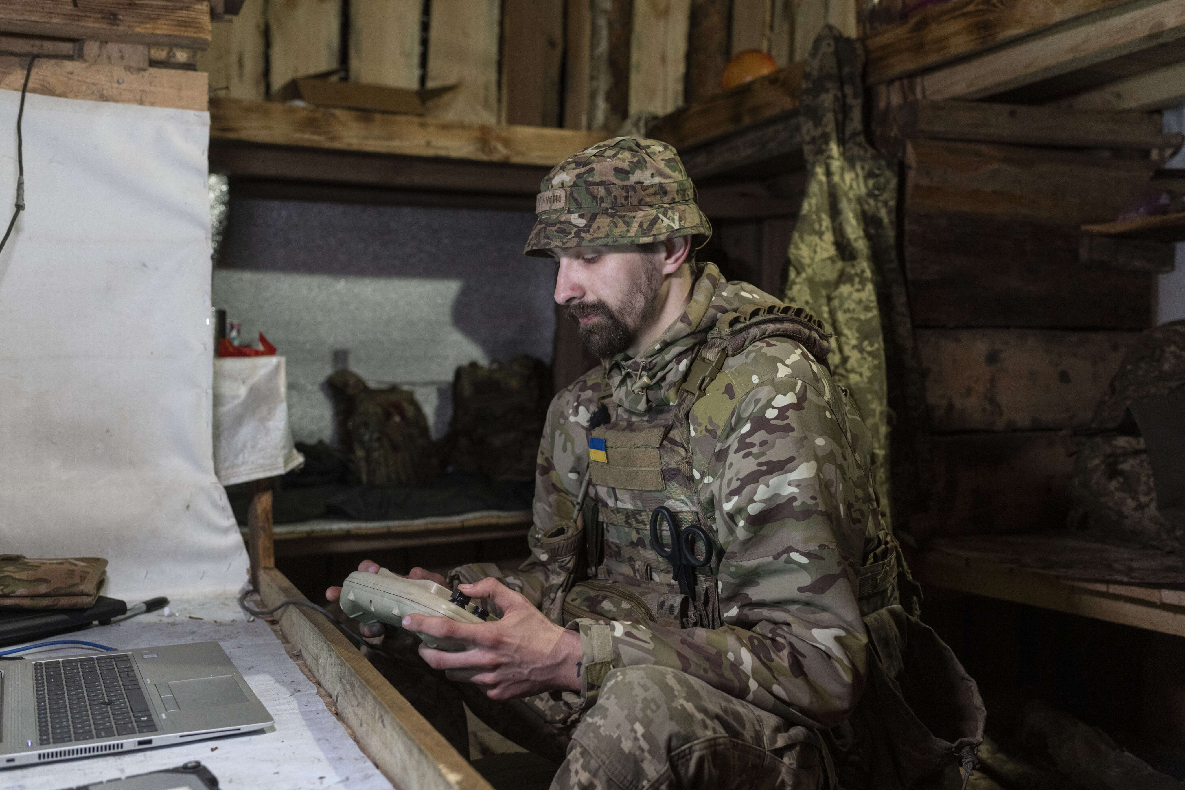 Ukraine is fielding machine-gun turrets remotely controlled by the Steam Deck video game system made for playing Halo