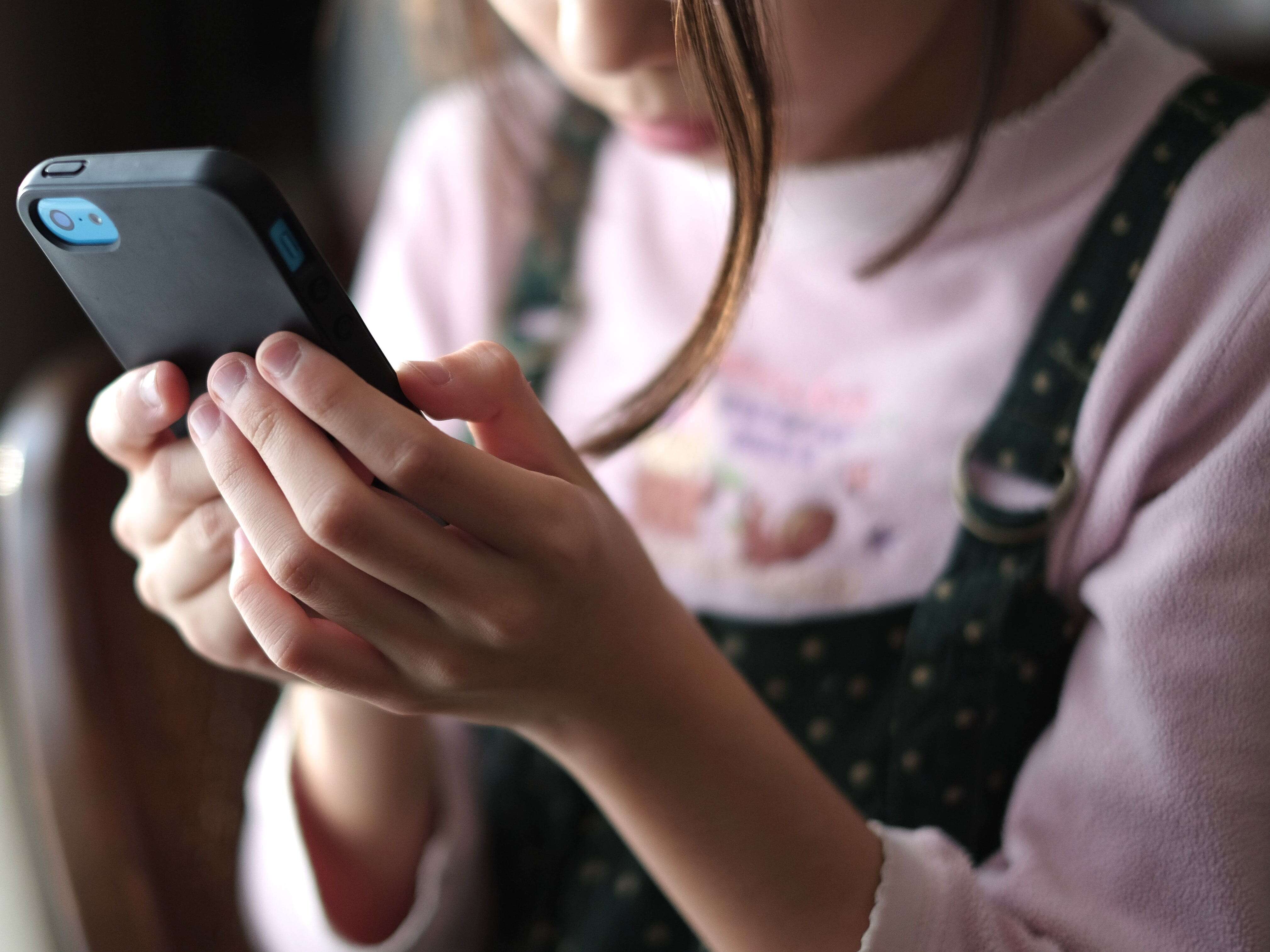 4 ways to monitor your teen's cellphone if you're worried about their safety online, according to 2 parenting experts