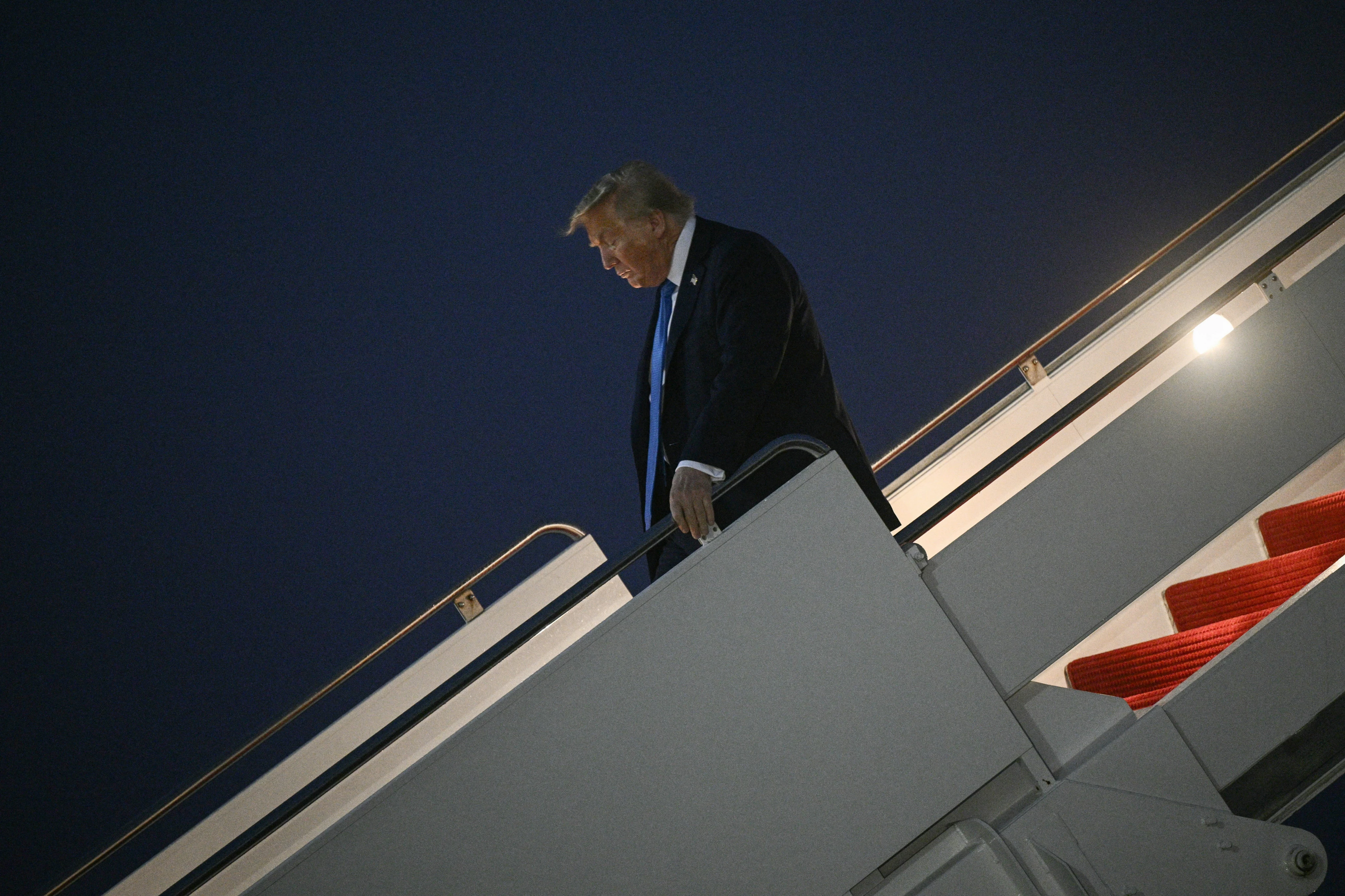 Trump doesn't seem like he's taking the TikTok sale-or-ban law seriously. Does anyone?