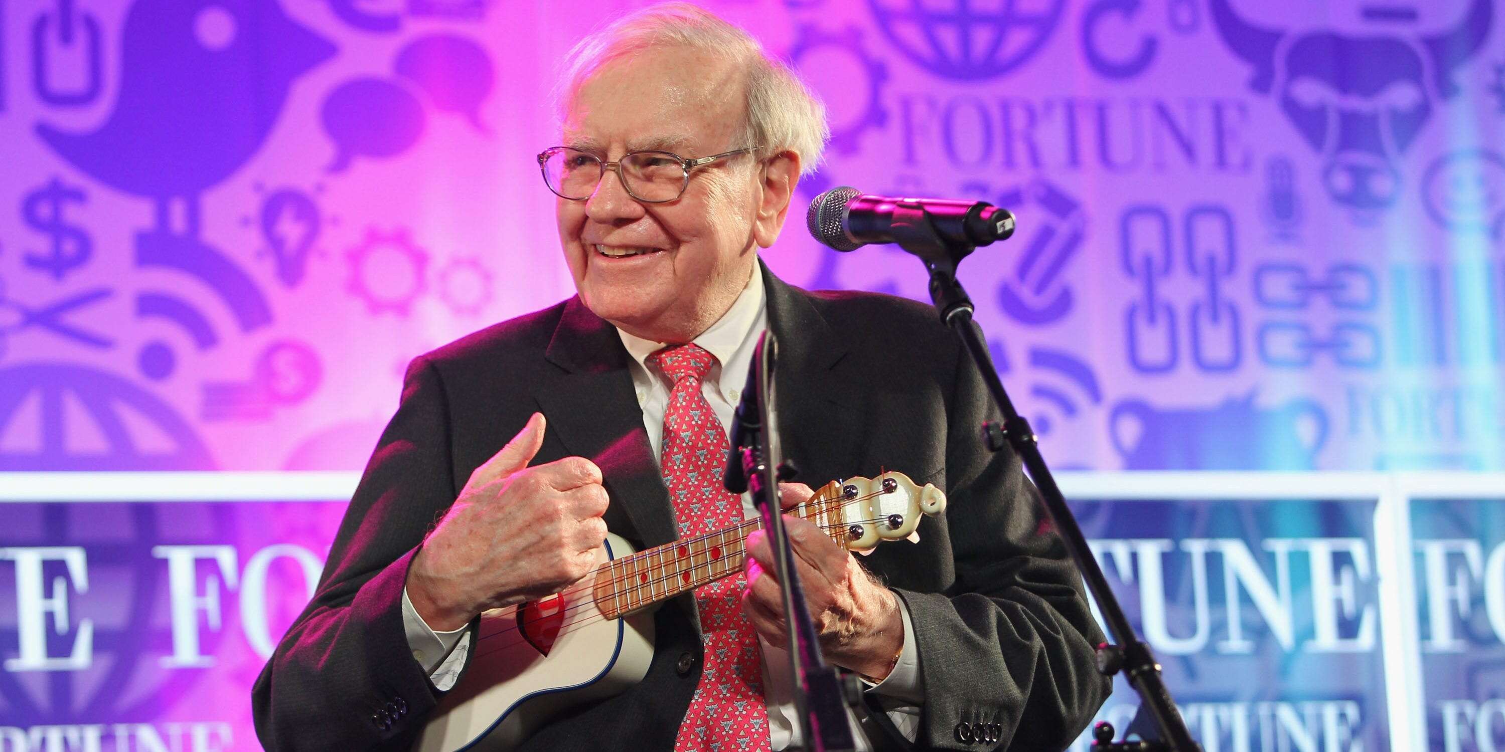 The internet is in awe of Warren Buffett's perfectly timed cash-out