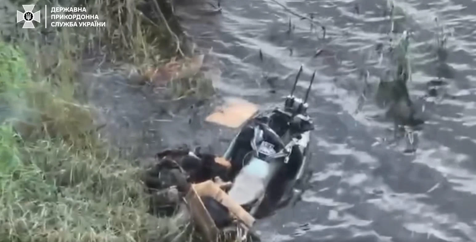 Video shows Ukrainian drone taking out a jet ski with 2 Russian soldiers who were attempting to cross the Dnipro River
