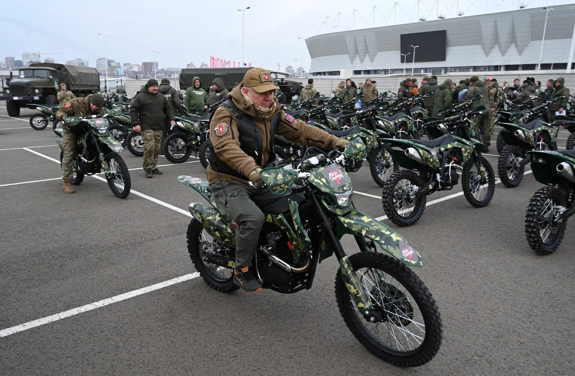 Russian soldiers are replacing tanks with motorcycles