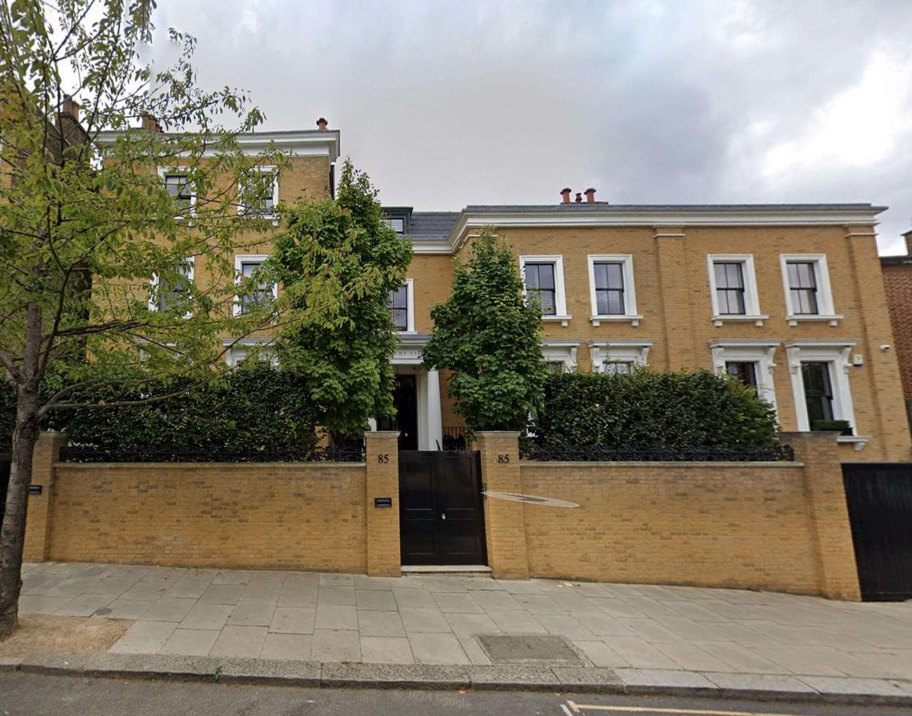 Billionaire couple win refund after paying $40 million for a Notting Hill mansion infested with moths