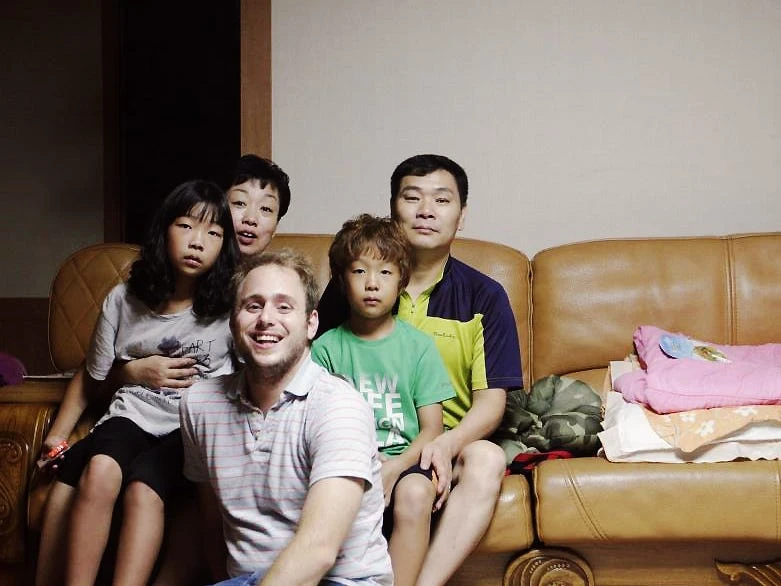 I moved to South Korea without knowing anyone. A family of strangers took me in, and we're still in touch 18 years later.