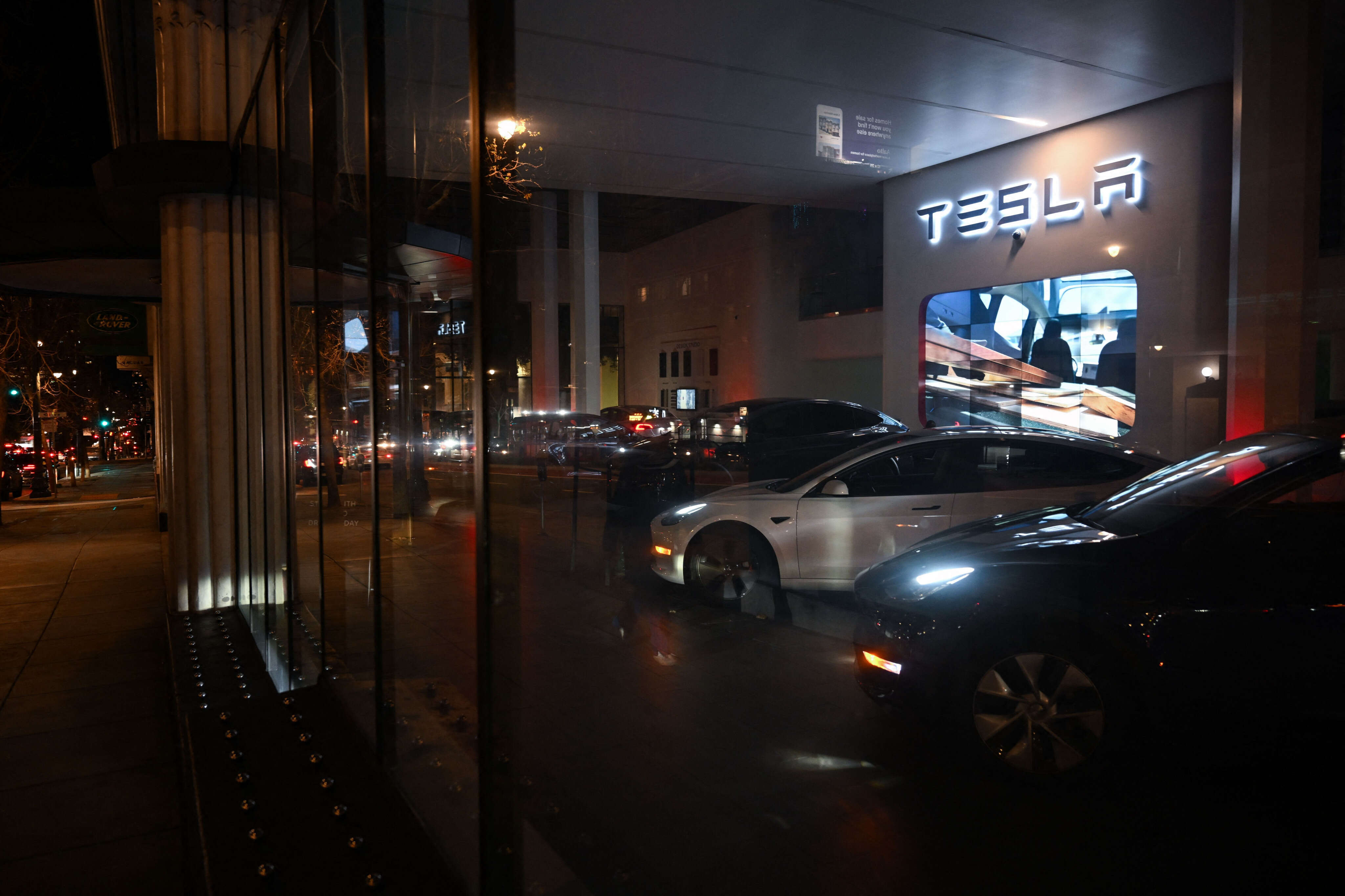 Tesla's rumored 'Night Curfew' and speed limiters sound like a dream for parents