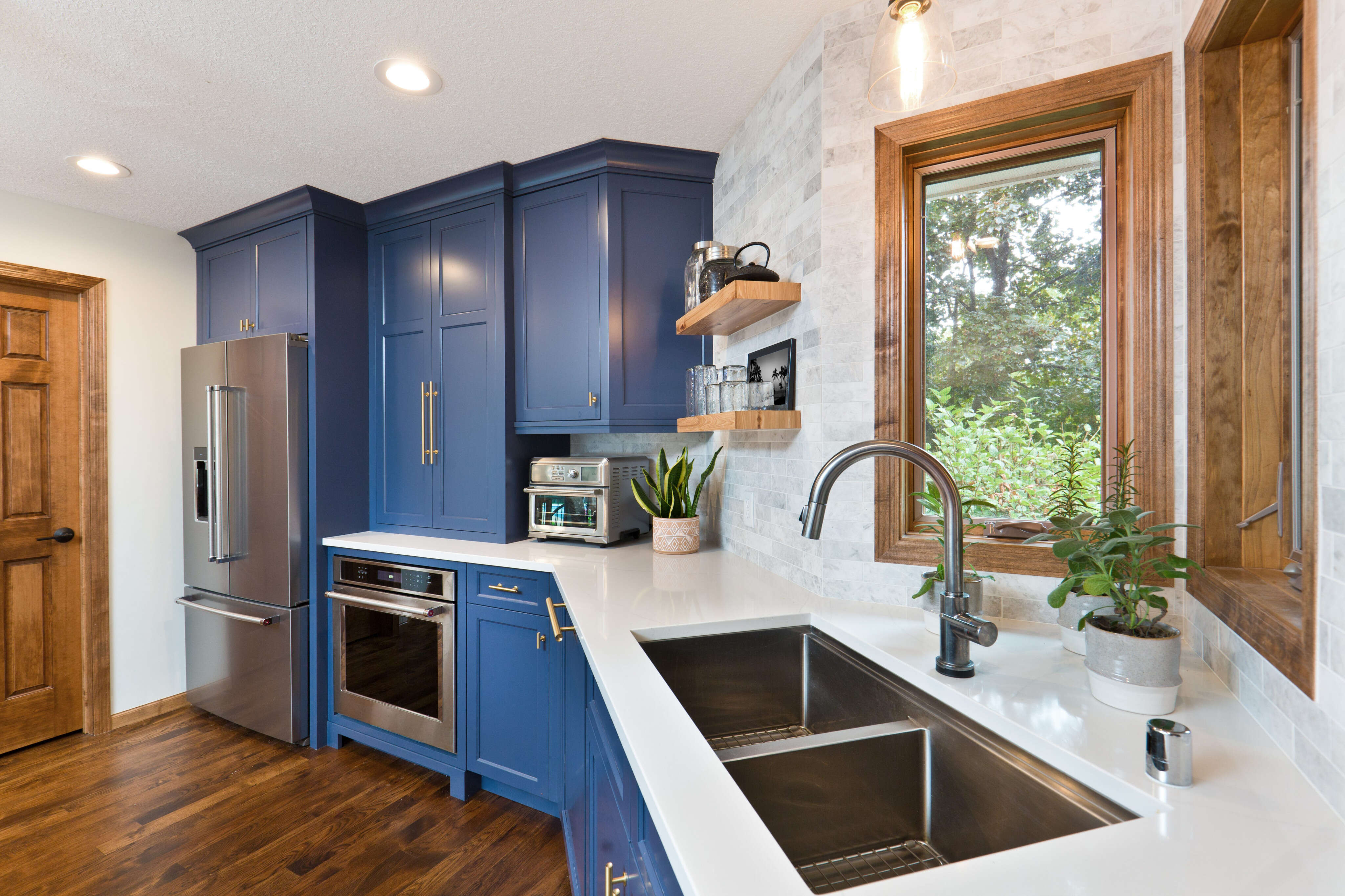 Interior designers share 6 kitchen trends that'll be huge next year and 3 that will be out 