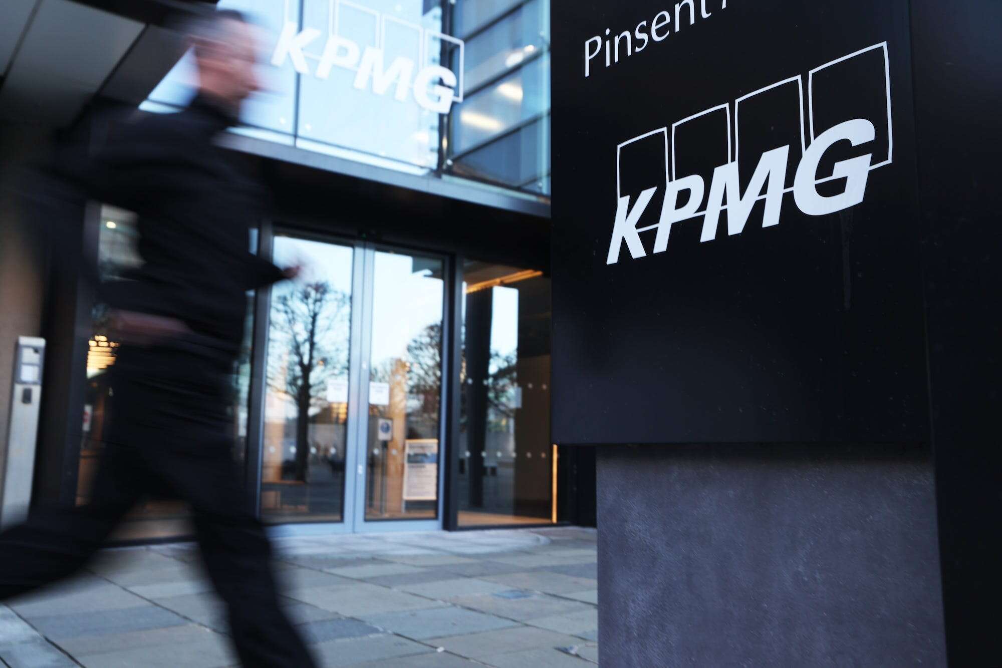 KPMG UK partner payouts jump 9% to record high of about $1 million 