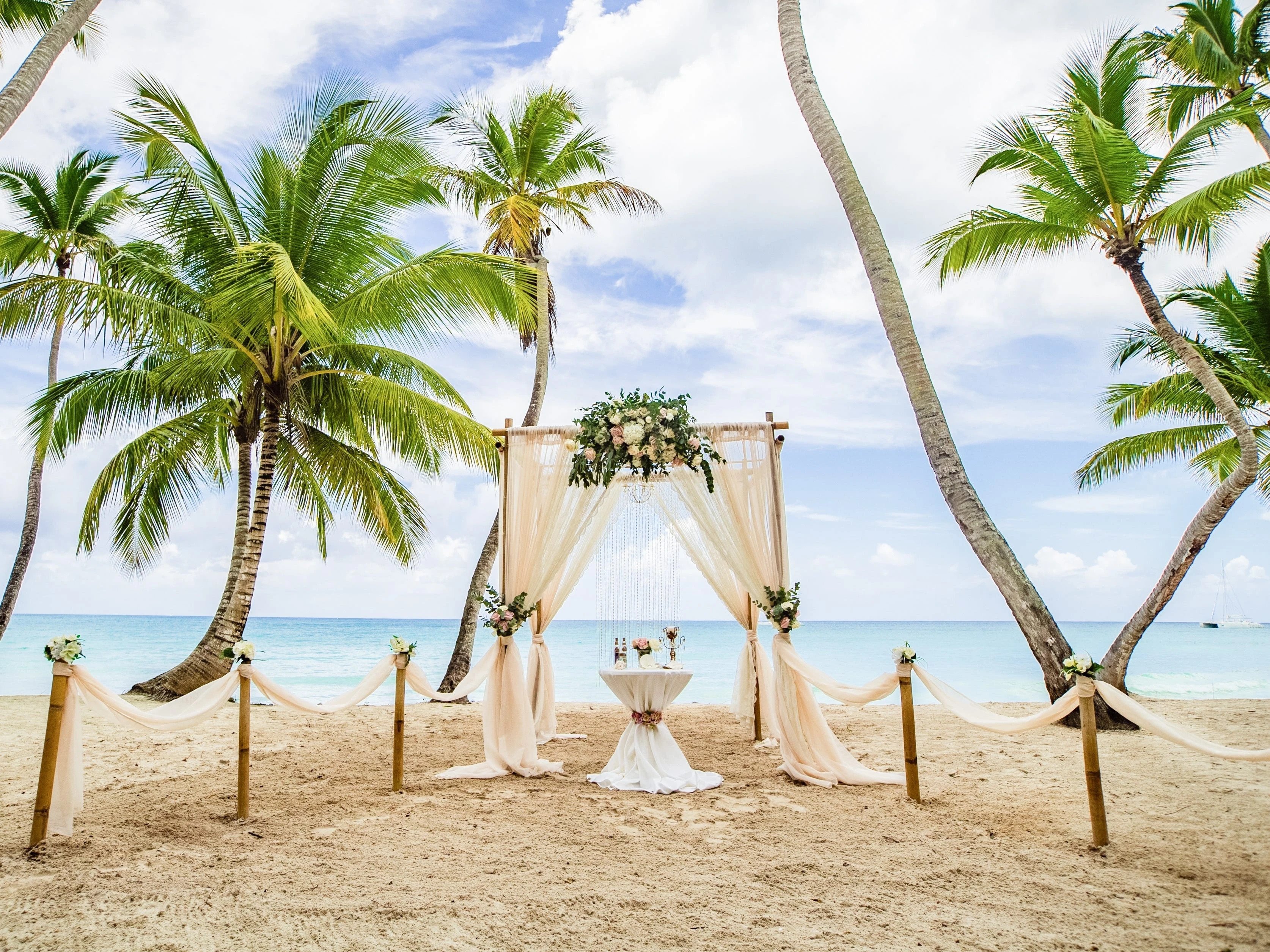 I went to a destination wedding with no plus-one. It was one of the best trips I've ever taken.