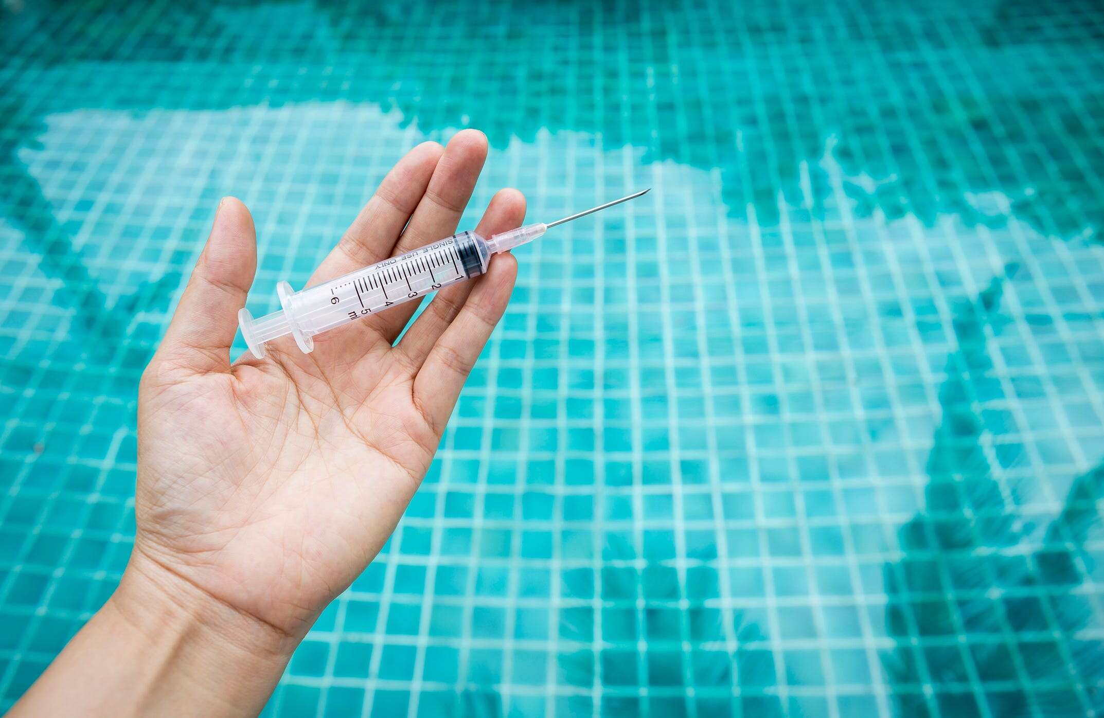 Rich people are obsessed with longevity. Luxury hotels are cashing in by charging guests up to $40,000 for IV drips and MRIs before they hit the pool.        