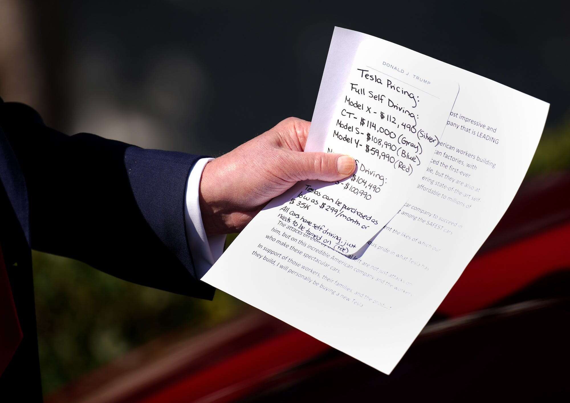 A photographer took a shot of Trump's notes — and they read like a Tesla sales pitch