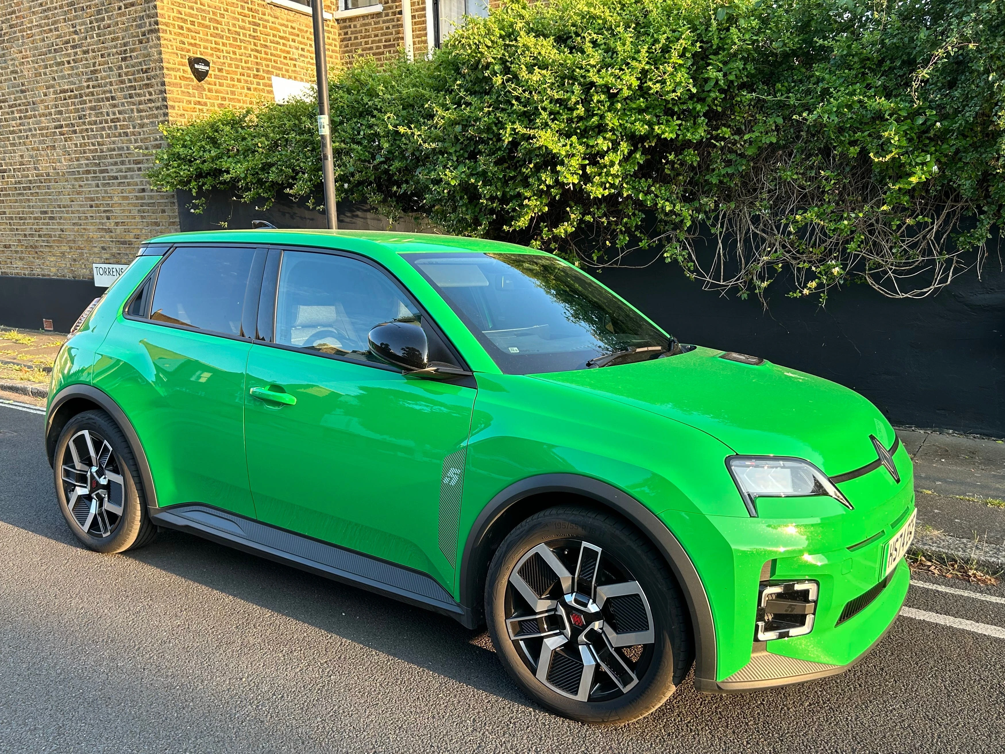I drove the Renault 5 E-Tech. This chic French EV has one silly feature you'll never find on a Tesla.