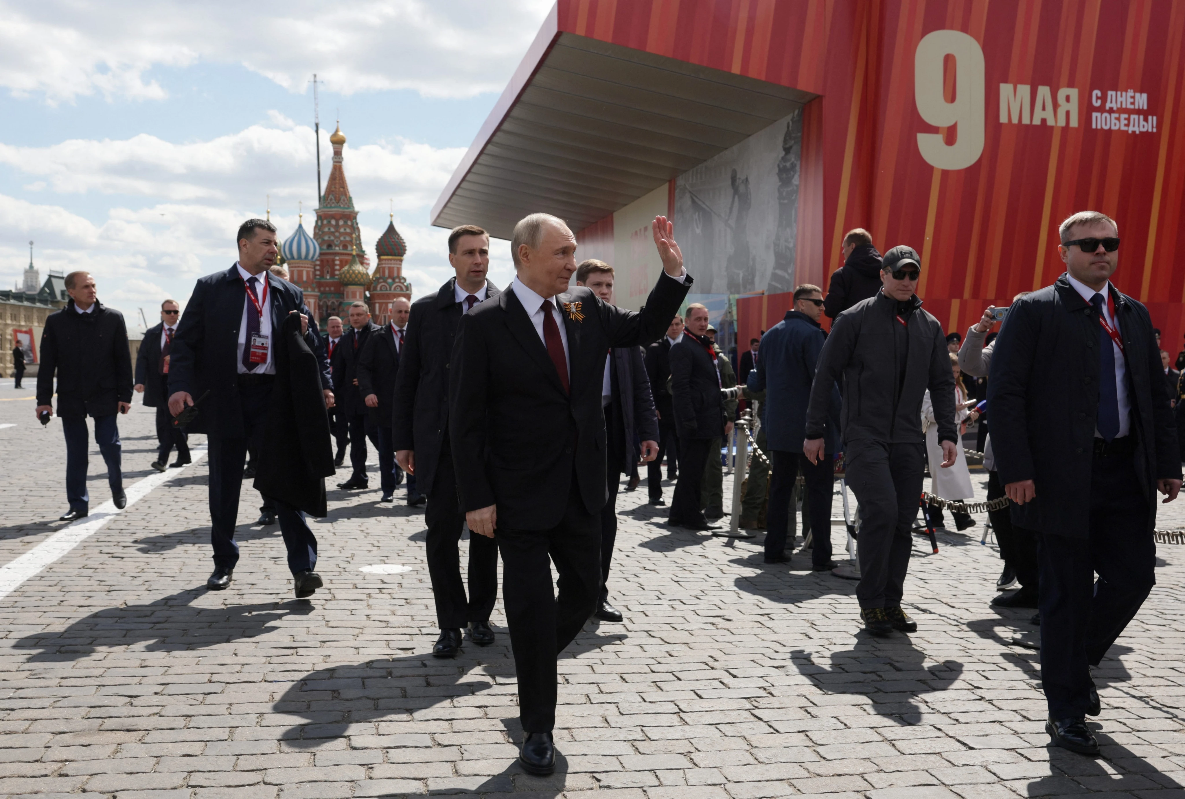 Video appears to show Putin's bodyguards armed with a handheld anti-drone interceptor