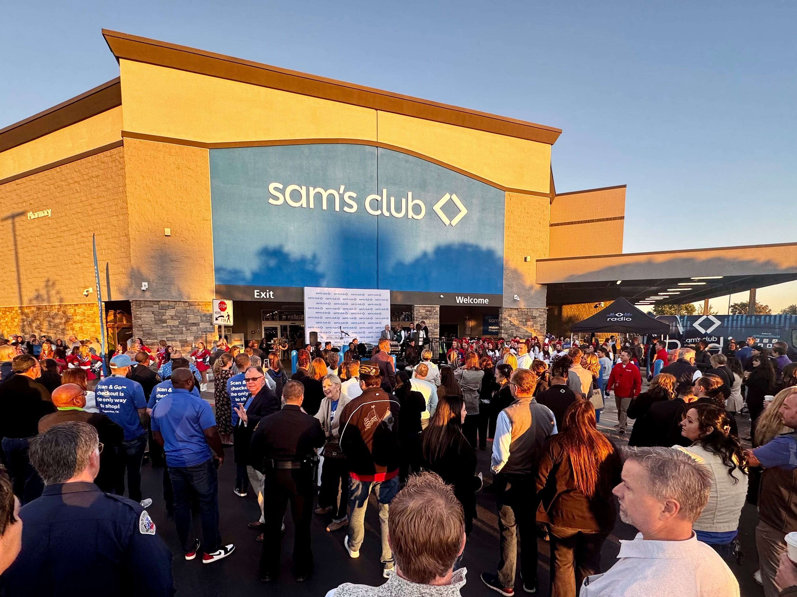 Sam's Club rockets past Costco in customer satisfaction thanks to its touch-free checkout tech