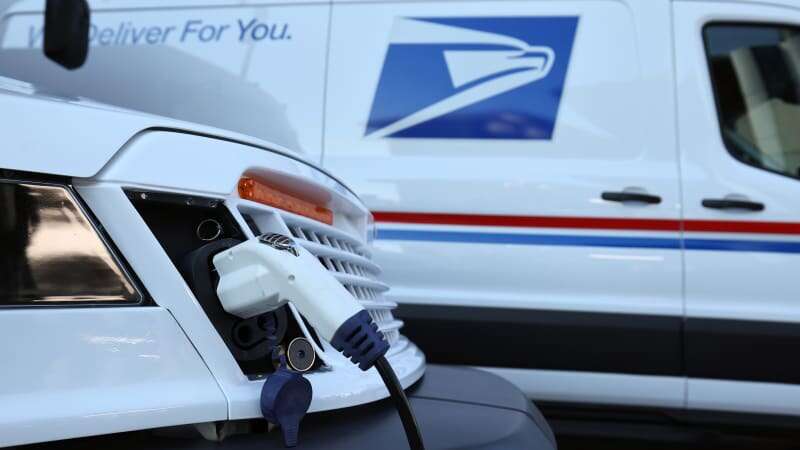 Postal Service, once chided for slow adoption of EVs, announces plan to cut greenhouse gas emissions