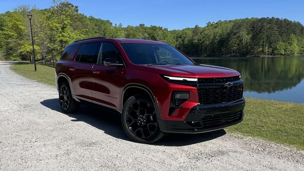 2025 Chevrolet Traverse restores the High Country trim, drops LS trim