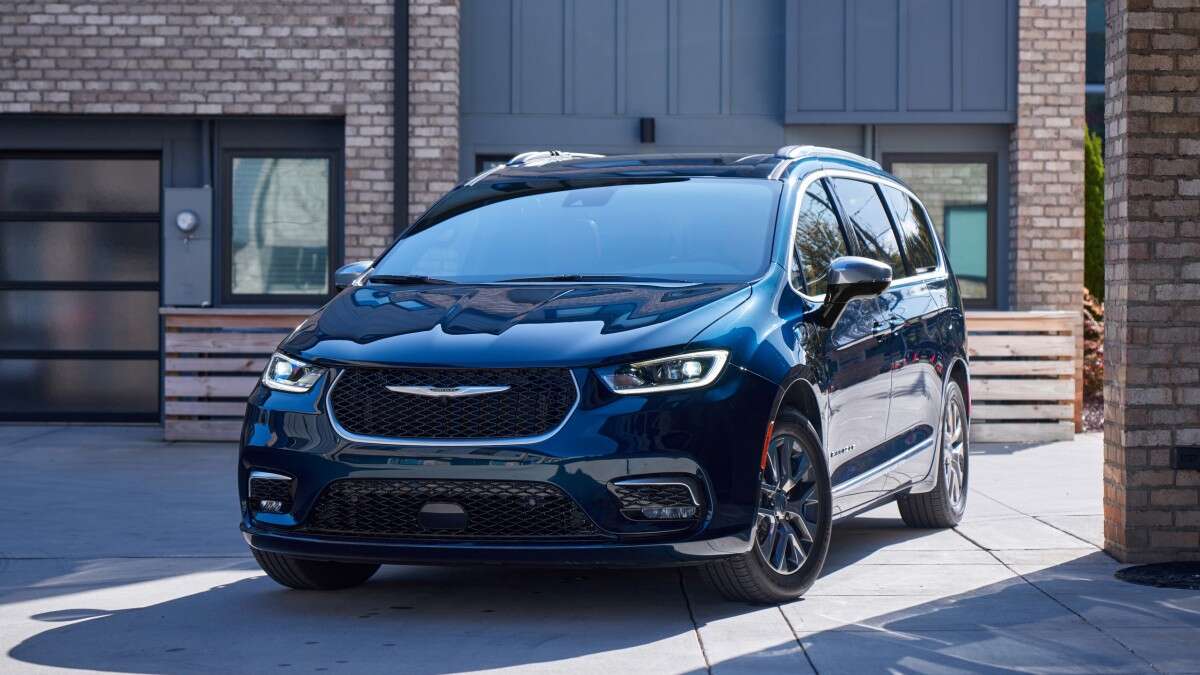 2025 Chrysler Pacifica Hybrid changes a trim name, raises price by $3,000