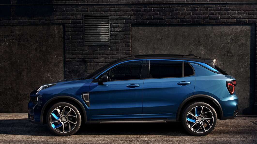 We rented a Chinese Lynk & Co 01 hybrid CUV in Paris. And we liked it