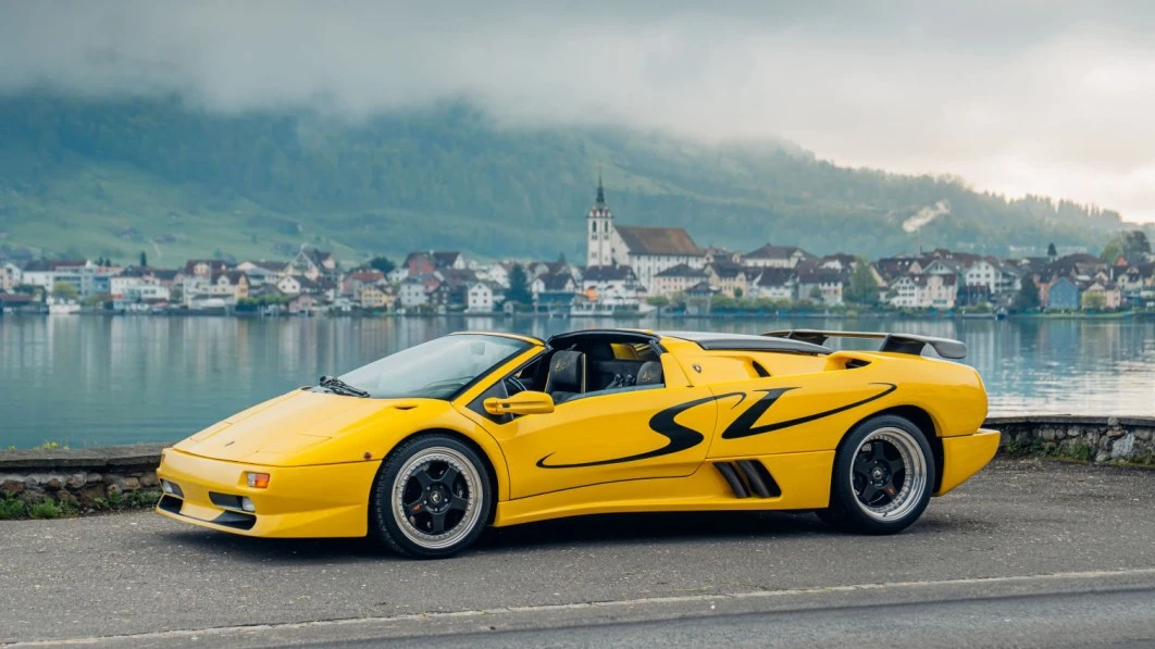 1998 Lamborghini Diablo SV Roadster, a unicorn bull, heads to auction