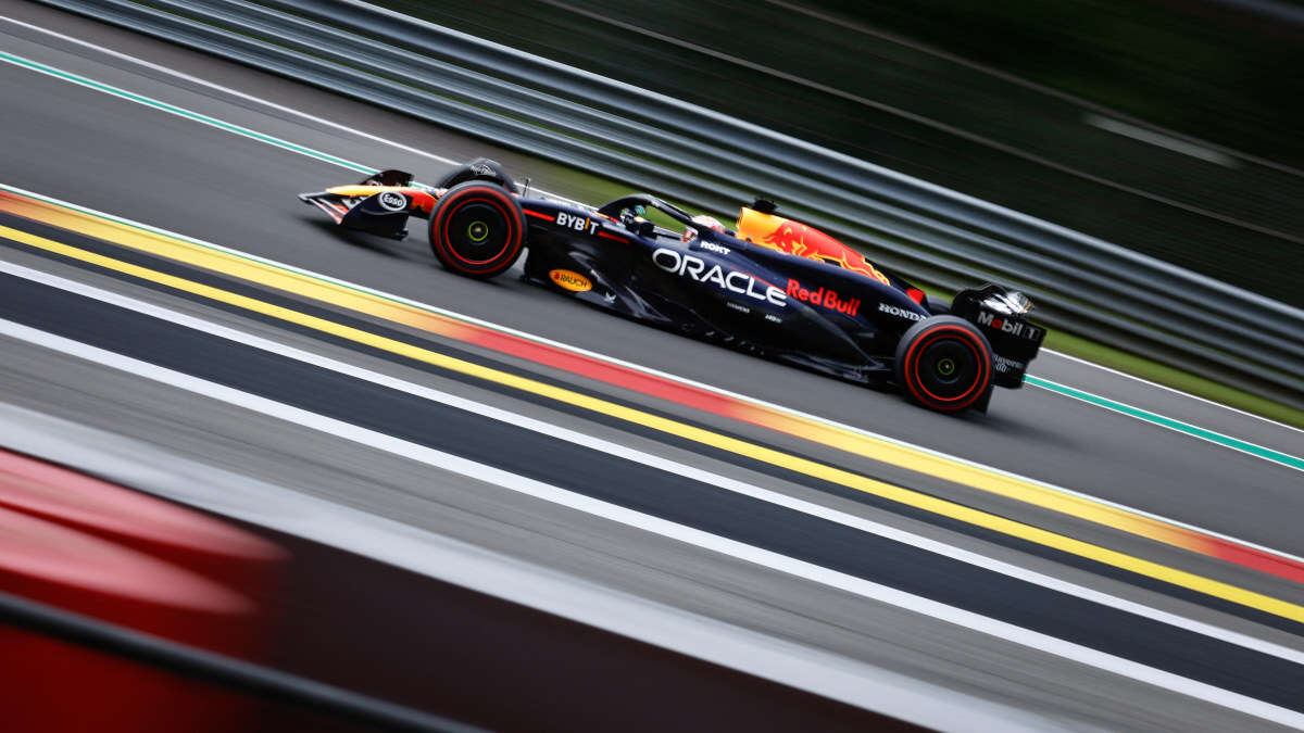 Verstappen in defensive mode against hard-charging McLaren, takes 10-place penalty at Belgian GP