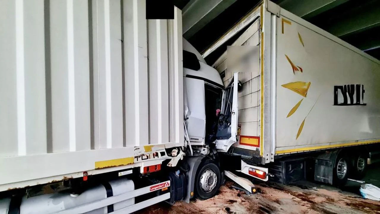 Zderzenie dwóch pojazdów ciężarowych na A1. Są ranni