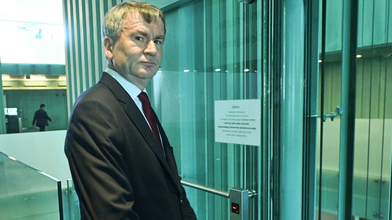 Tym zasłynął Kapiński. Sprawy Wałęsy, Oleksego, spór o „neosędziów”