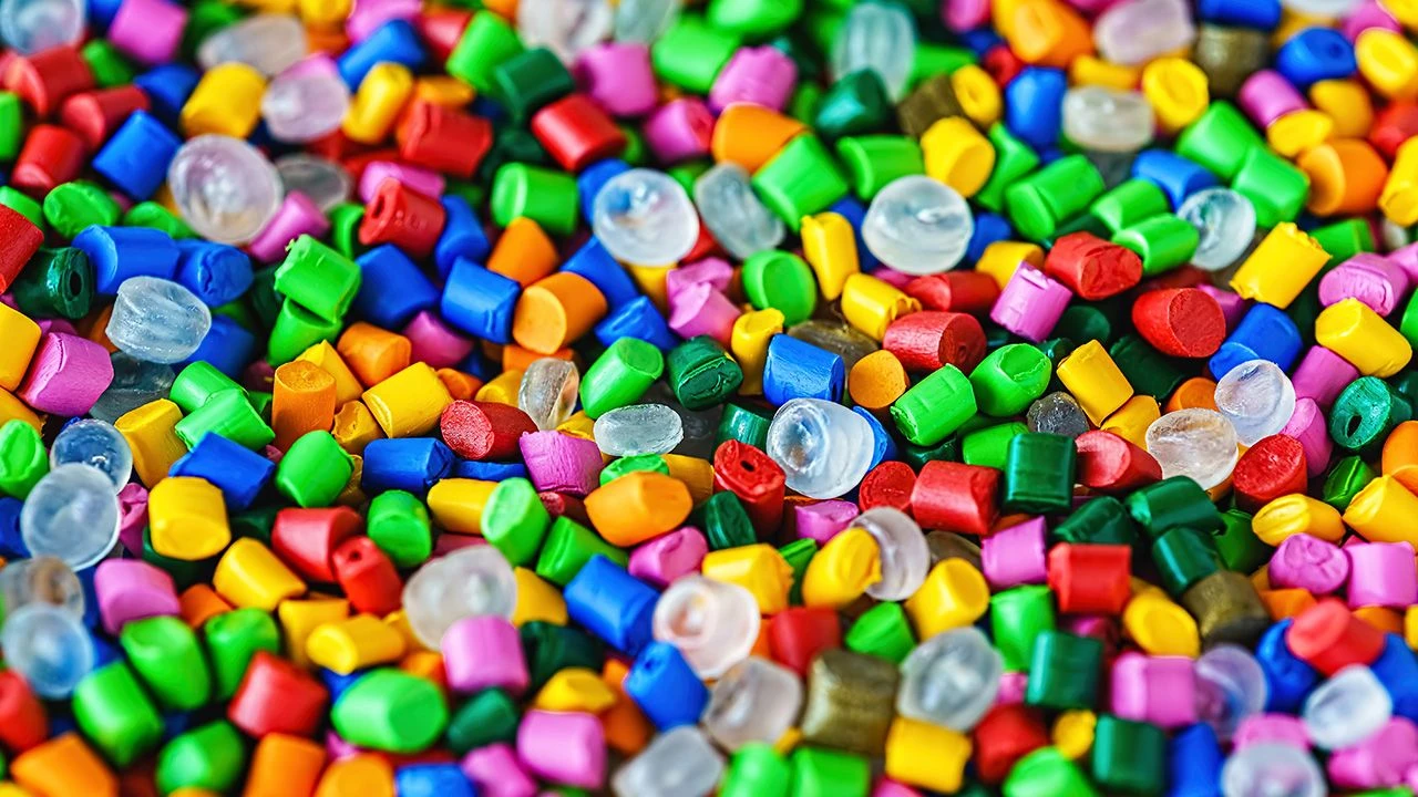 Mniej mikroplastiku w środowisku. Nowe obowiązki dla firm