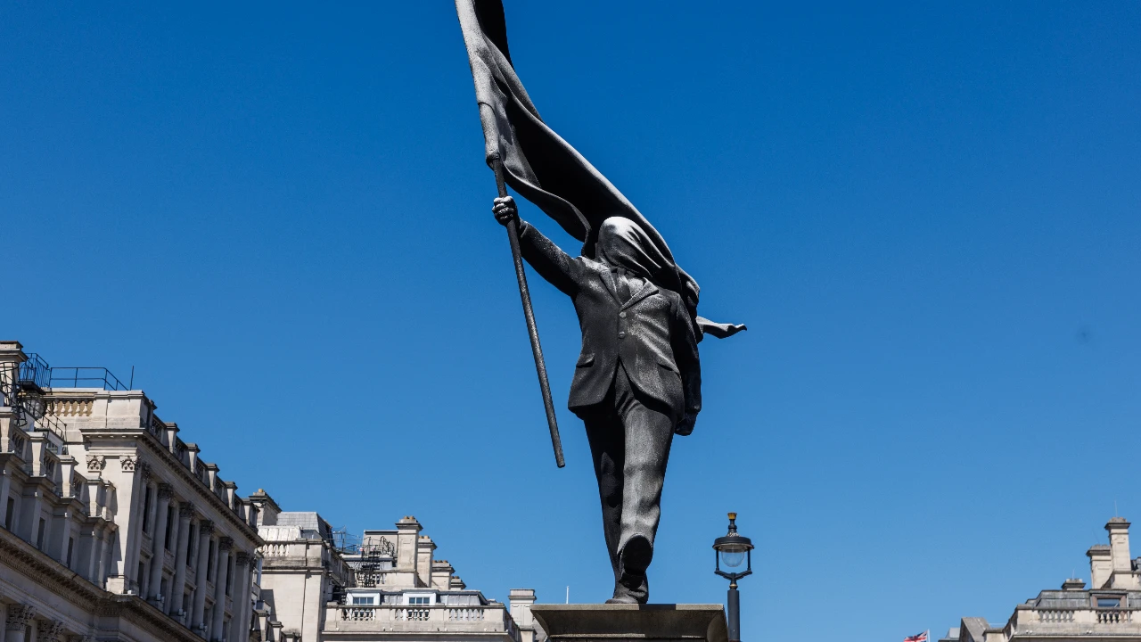 Banksy potwierdził. To on postawił pomnik w centrum Londynu