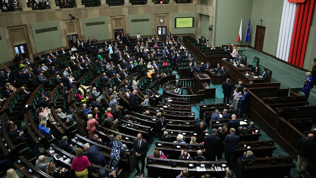 Skrócony czas pracy i odpolitycznienie państwowych spółek. Posiedzenie Sejmu