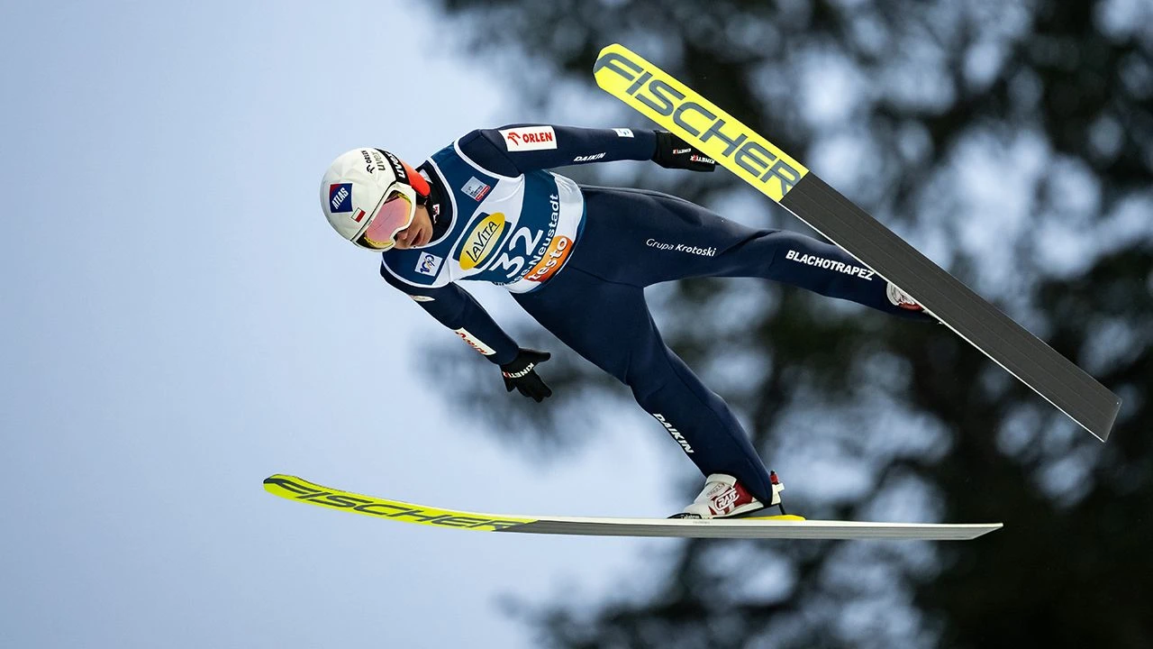 Kamil Stoch o krok od podium w Hinzenbach. Jak skoczyli Polacy w letnim GP?