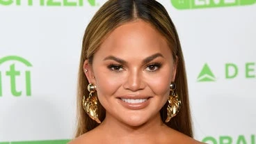 Chrissy Teigen Apologizes For Vicious Past Tweets: 'There Is Simply No Excuse'
