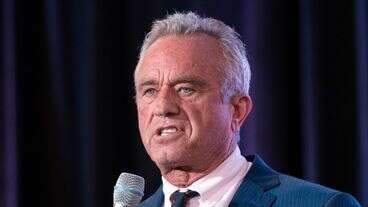 Social Media Mocks RFK Jr., Fox News For Setting Bar 'In Hell' With Wild On-Screen Note