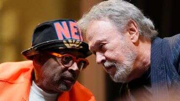 NBA Fanatics Billy Crystal And Spike Lee Awarded Basketball Hall Of Fame Status