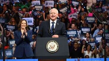 Kamala Harris Gave Tim Walz 4 Simple Words Of Encouragement Before His Introduction Speech