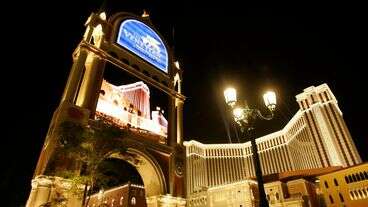 Las Vegas Hospitality Workers At Venetian Reach Tentative Deal On First-Ever Union Contract