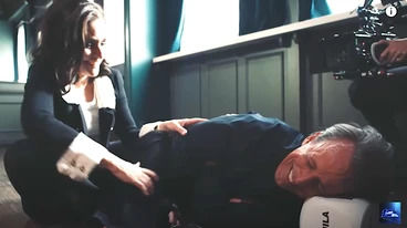 A Drunk Seth Meyers Tells Julia Louis-Dreyfus The Most Vile 'SNL' Reject Joke