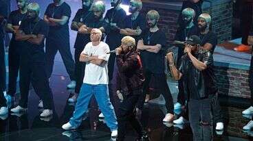 Eminem Opens The VMAs With Reinvention of 2000 'Slim Shady' Performance