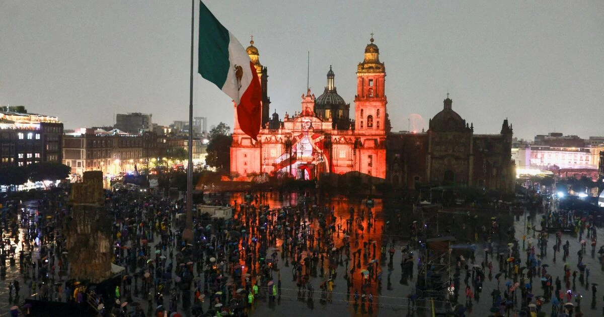Proyecciones de “Memoria Luminosa” en Zócalo indignan a Catedral Metropolitana