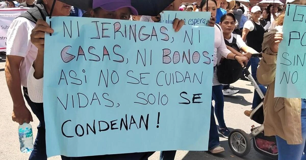 Trabajadores de IMSS Bienestar denuncian falta de prestaciones, bonos y medicina