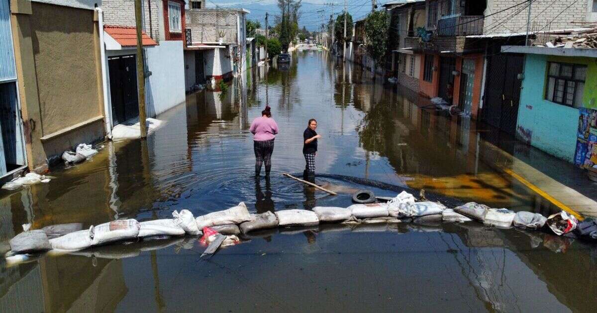 Edomex despliega servicios de salud a los afectados por inundaciones en Chalco