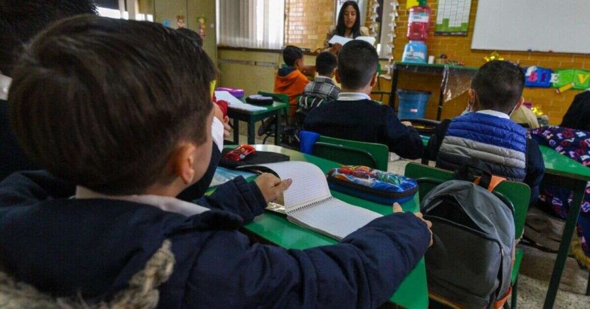 México invierte cuatro veces menos en educación y becas no frenan rezago