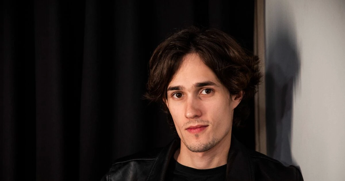 Entrevista | Arath Herce: El regreso a su música a través del silencio (y el sonido análogo)