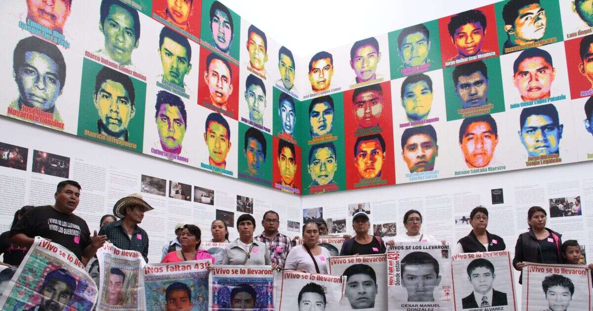 10 libros y películas sobre el caso Ayotzinapa a 10 años de su desaparición