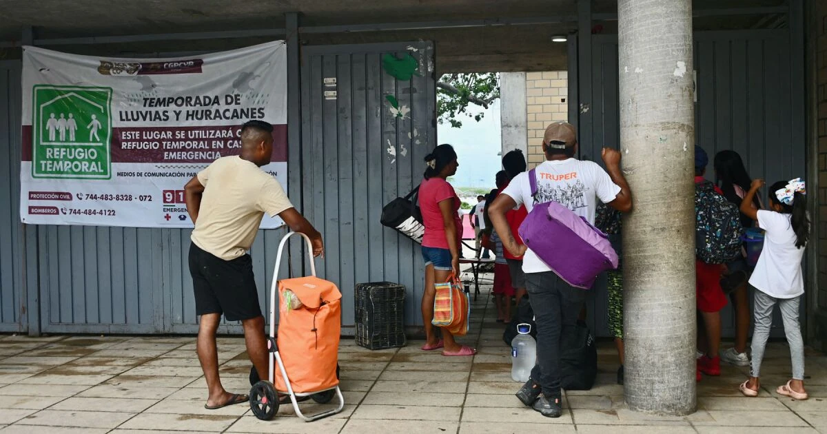 Autoridades suspenden clases en Guerrero y Puebla por paso de 