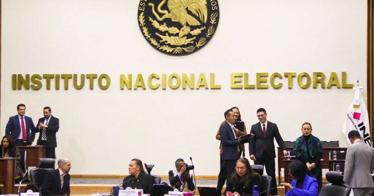 INE aprueba modelo de “casilla seccional” con mega urnas para elección judicial