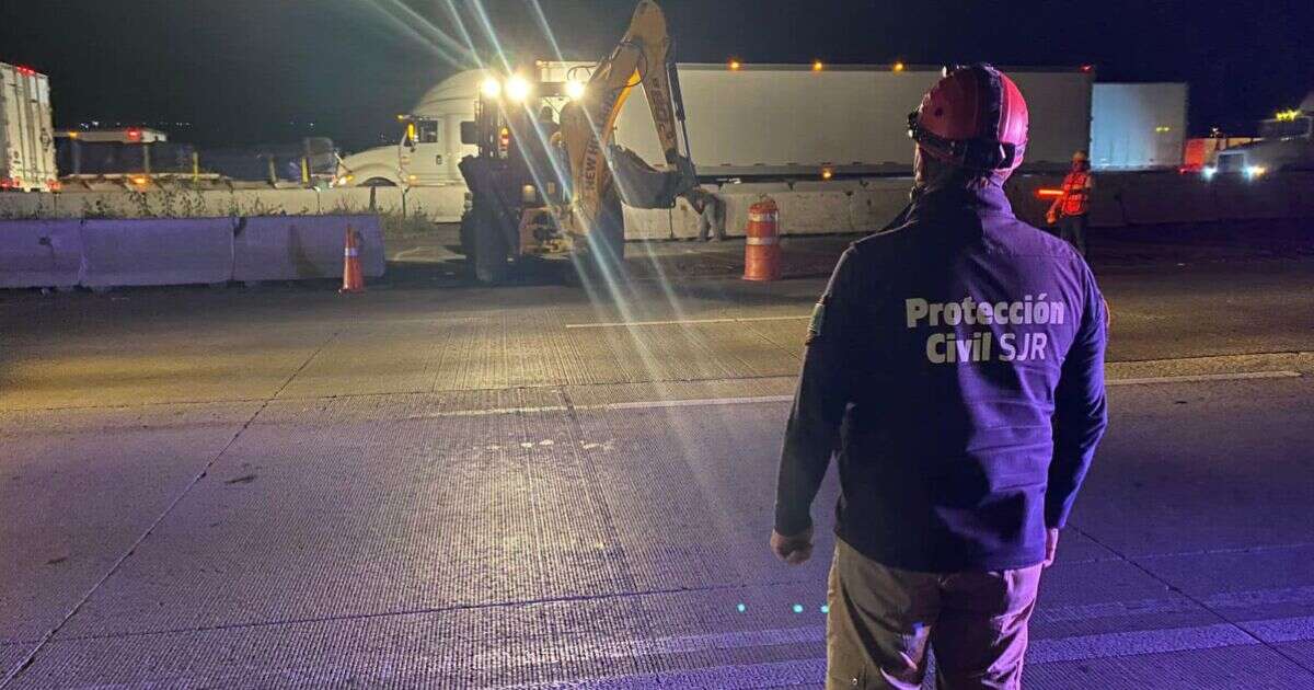 Se abre socavón en la carretera México-Querétaro